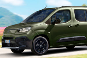 「フィアット・ドブロ」に美しい深緑の限定車登場！その名も「グリーンカラー・エディション」